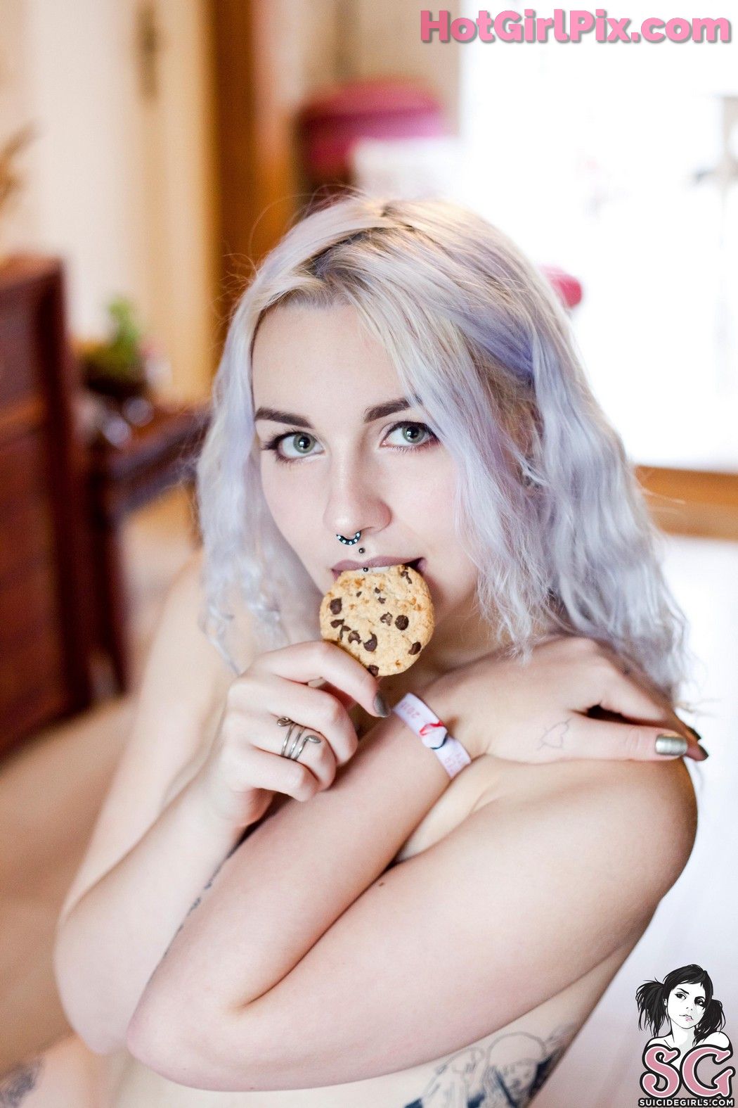 [Suicide Girls] Eveowl - Cookie Thumper