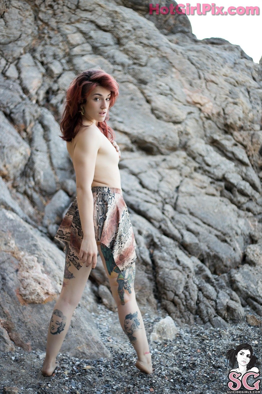 [Suicide Girls] Frenia - SEA CAVE