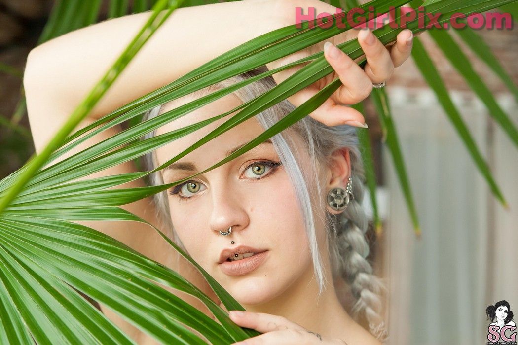 [Suicide Girls] Eveowl - Belle Plante