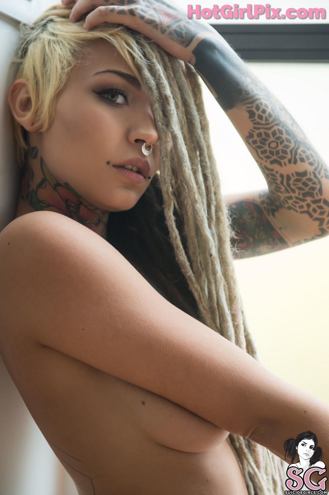 [Suicide Girls] Fishball - Lunar Light