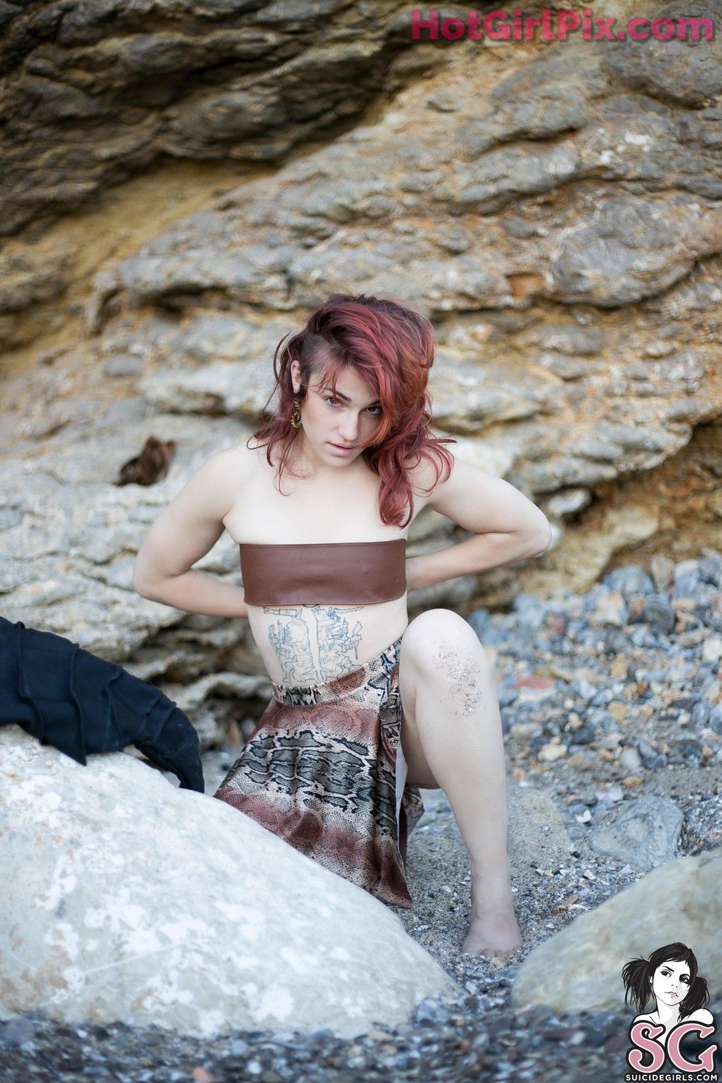 [Suicide Girls] Frenia - SEA CAVE