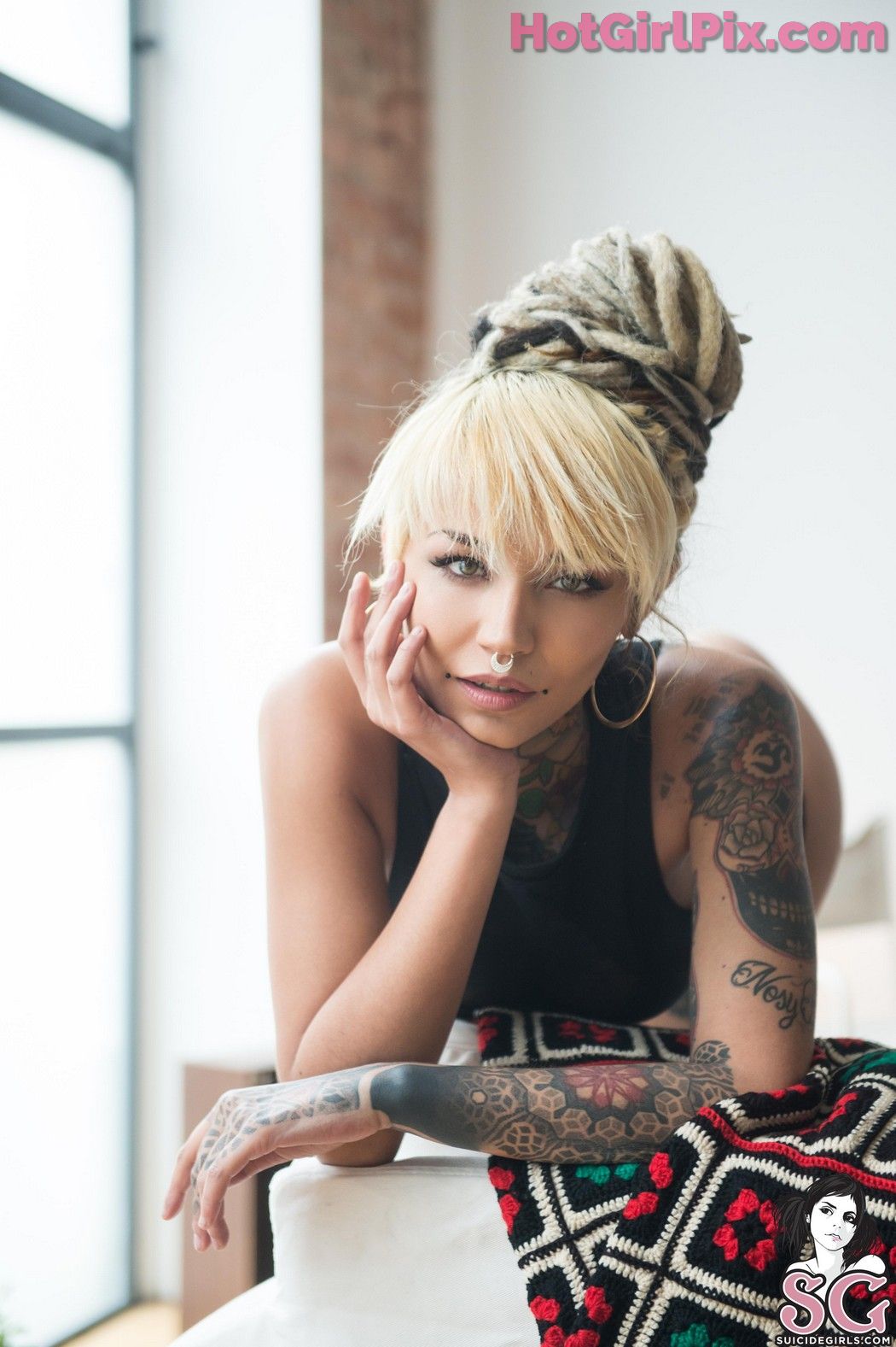 [Suicide Girls] Fishball - Classy Attitude