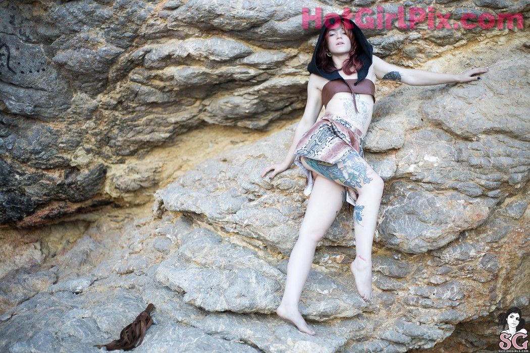 [Suicide Girls] Frenia - SEA CAVE