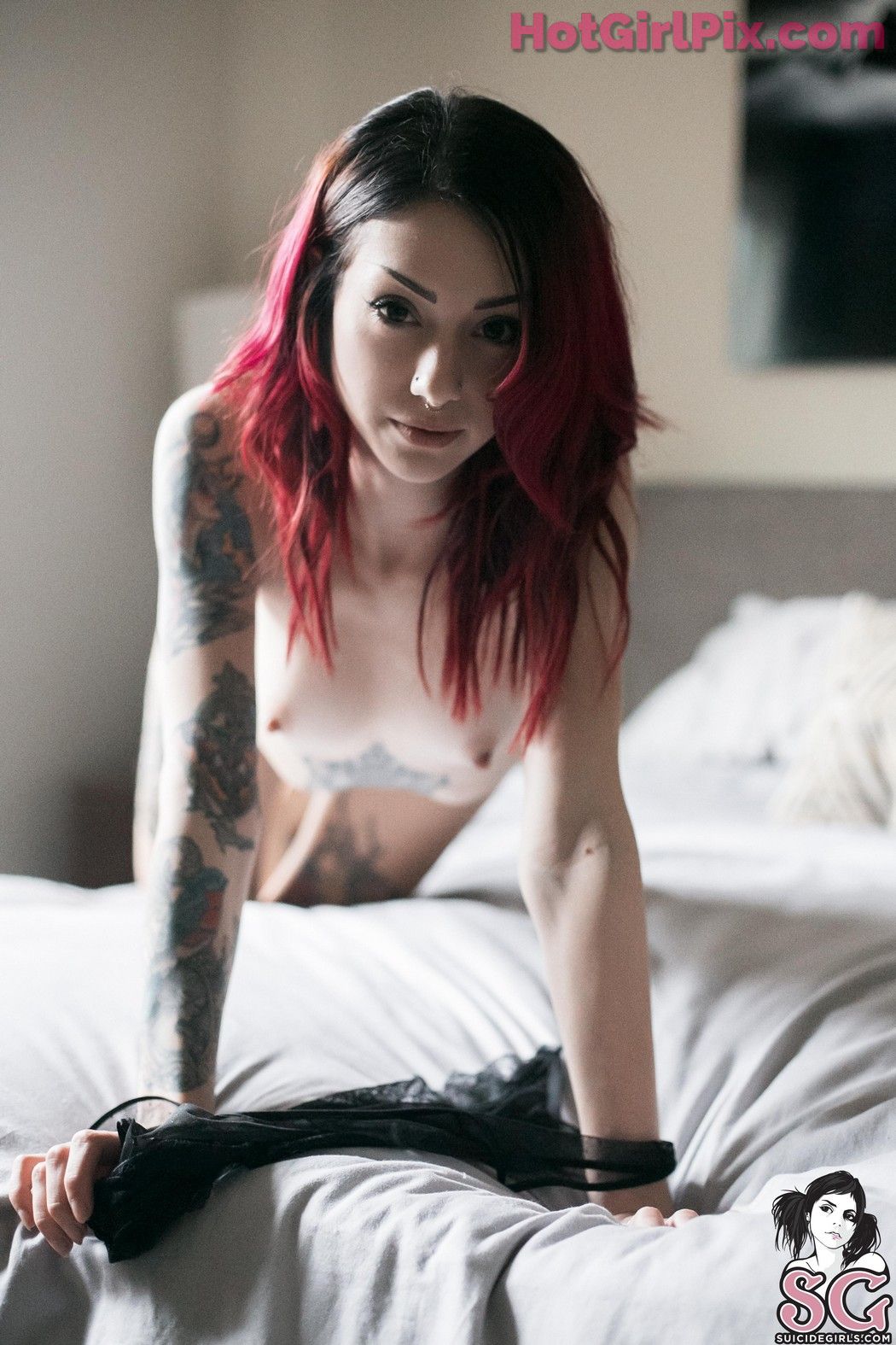 [Suicide Girls] Feryn - Illuminate