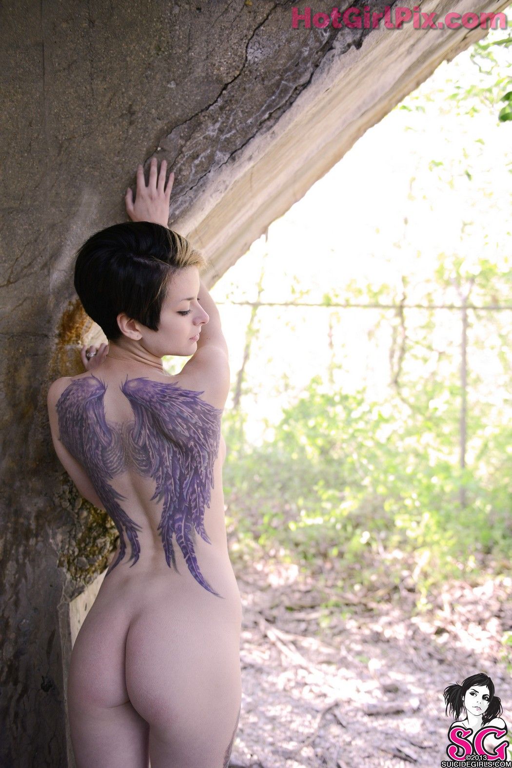 [Suicide Girls] Esscense - Waiting for the Sun