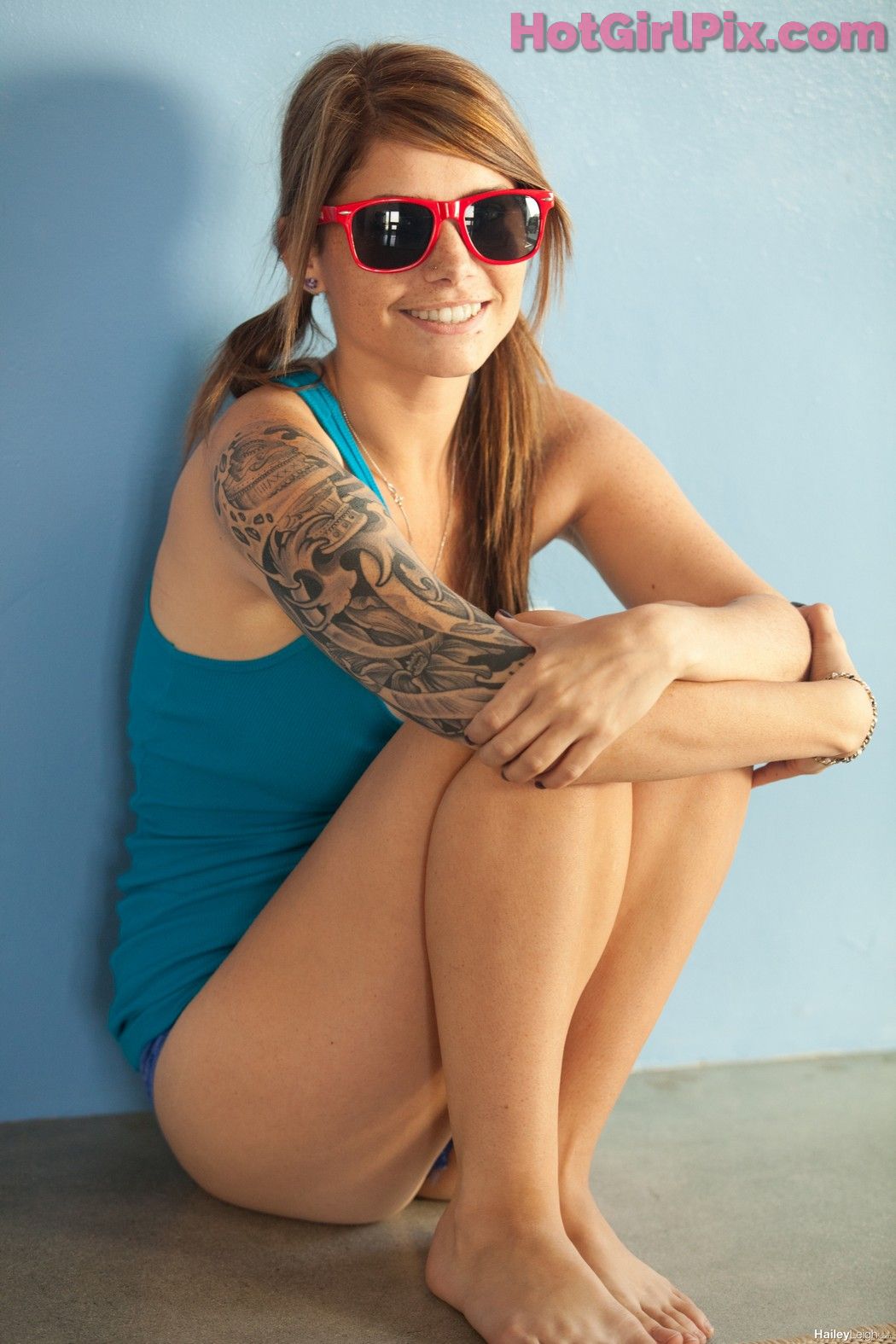 Hailey Leigh - Red Sunglasses