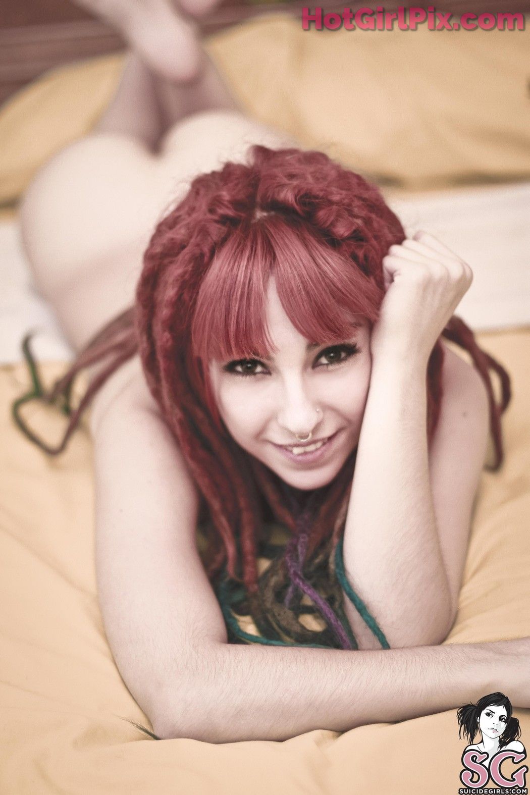 [Suicide Girls] Galadriell - Scarlet Dreams