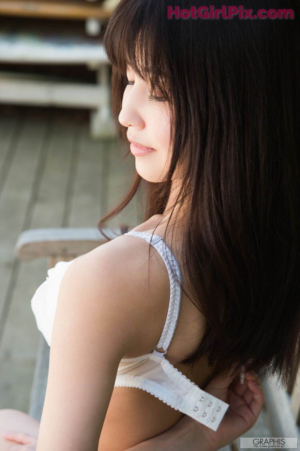 [Graphis] Momo Sakura "first gravure"
