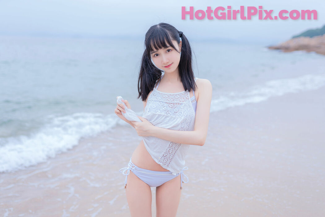 [Beauty Coser] Mu Mianmian OwO "White Bikini by the Sea"