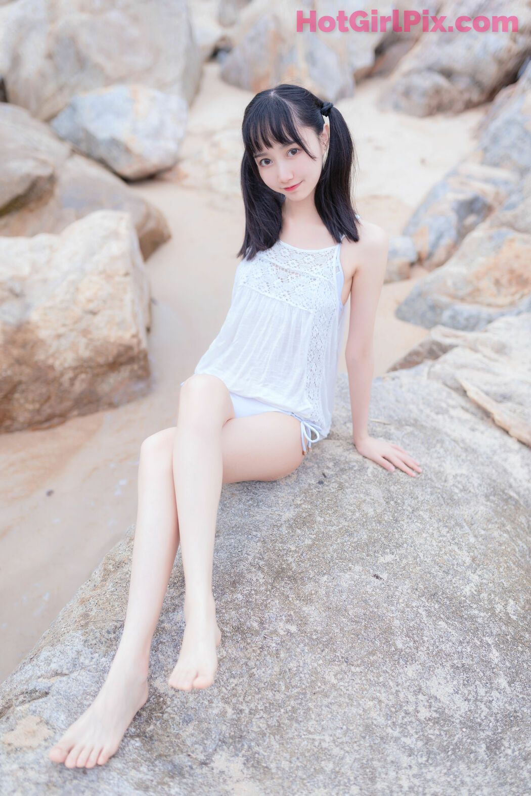 [Beauty Coser] Mu Mianmian OwO "White Bikini by the Sea"