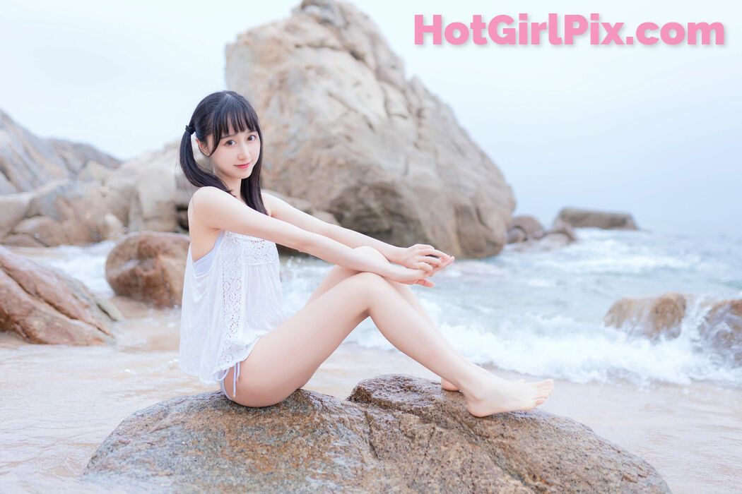 [Beauty Coser] Mu Mianmian OwO "White Bikini by the Sea"