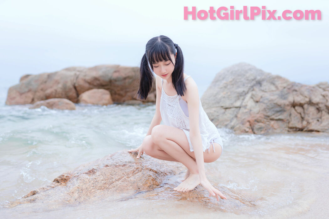 [Beauty Coser] Mu Mianmian OwO "White Bikini by the Sea"