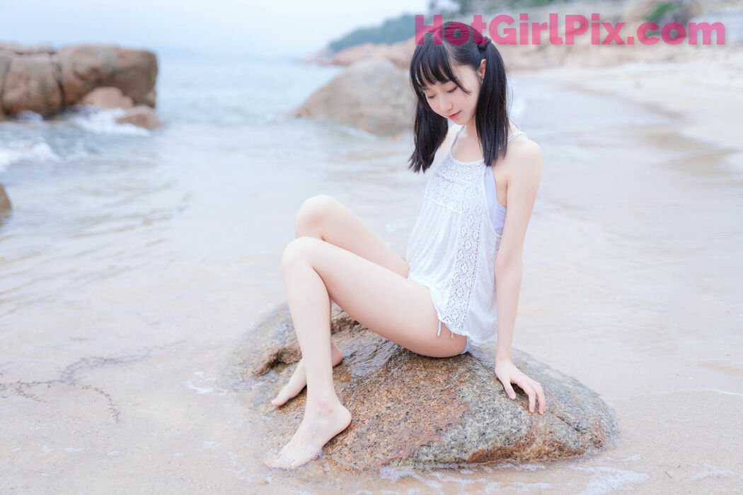 [Beauty Coser] Mu Mianmian OwO "White Bikini by the Sea"