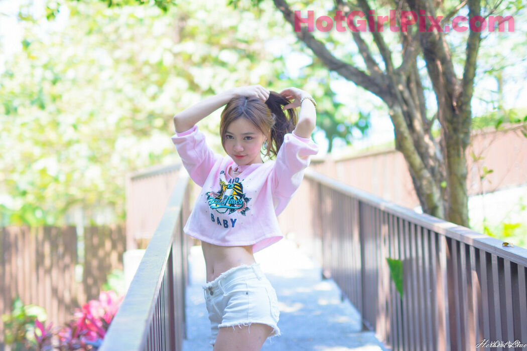 [Taiwan Goddess] Su Xiaoli "Hot Pants Sportswear at Huabo Xinsheng Park"