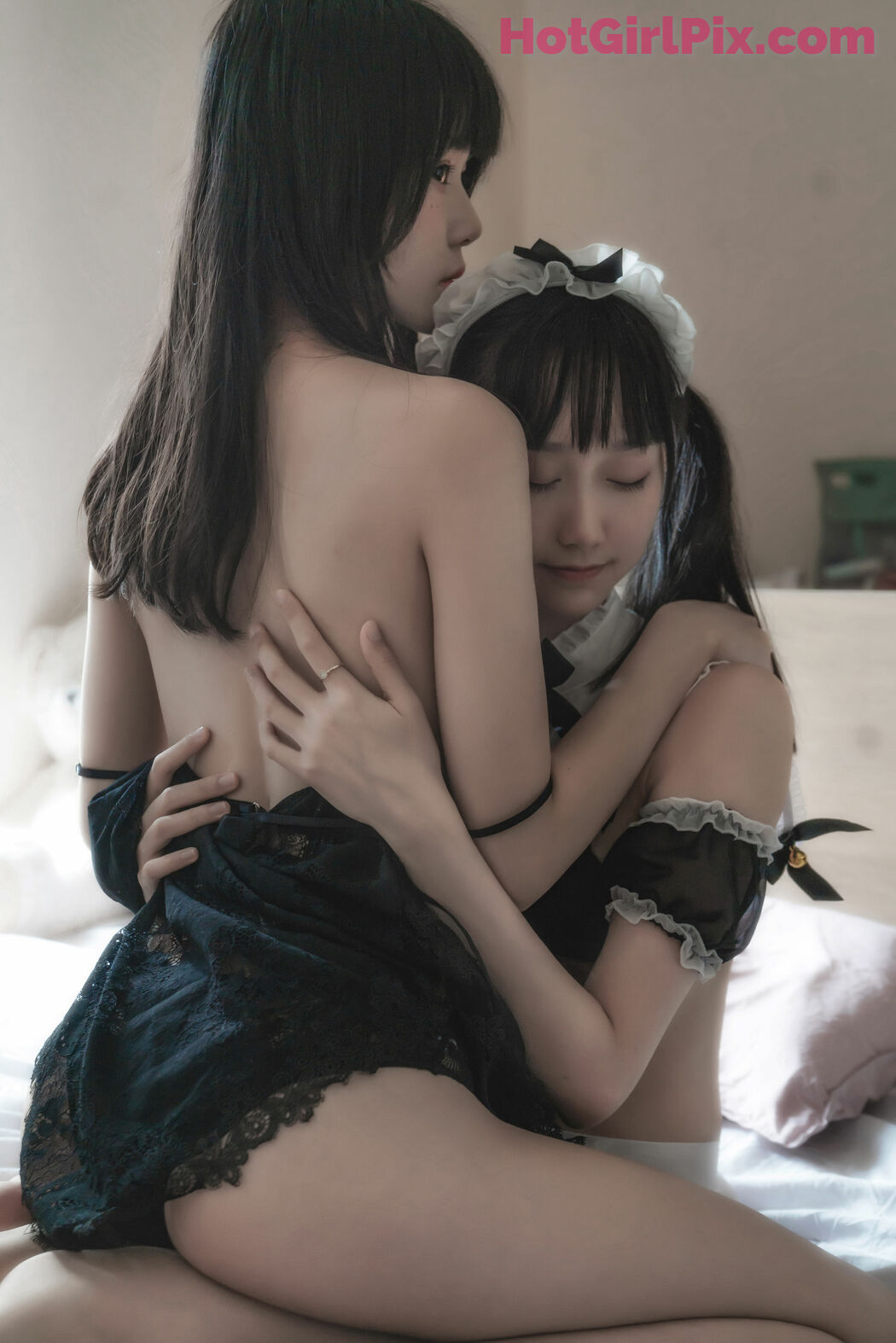 [Beauty Coser] Mu Mianmian OwO & Sakura Momao "Twilight (Black Dress×Girl Shake)"
