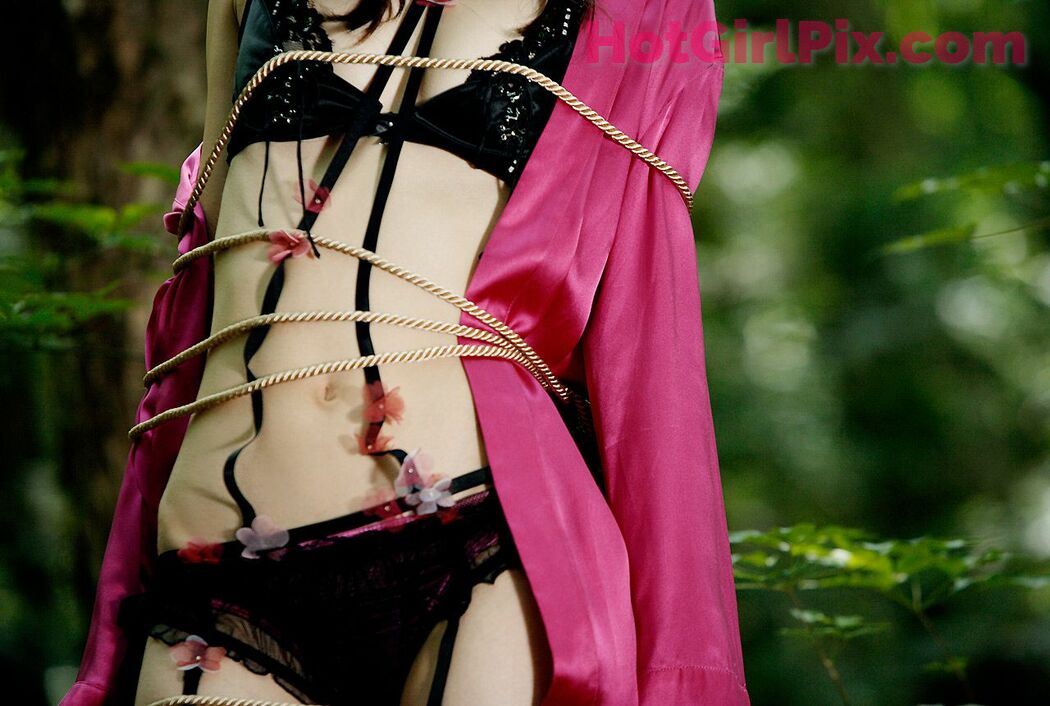 [Image.tv] Shoko Hamada "mysterious doll"