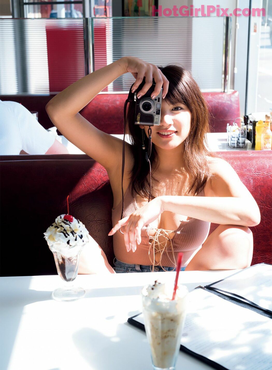 [FRIDAY] Ikumi Hisamatsu - "Overflowing from lingerie ♡ Beauty bust" Photo
