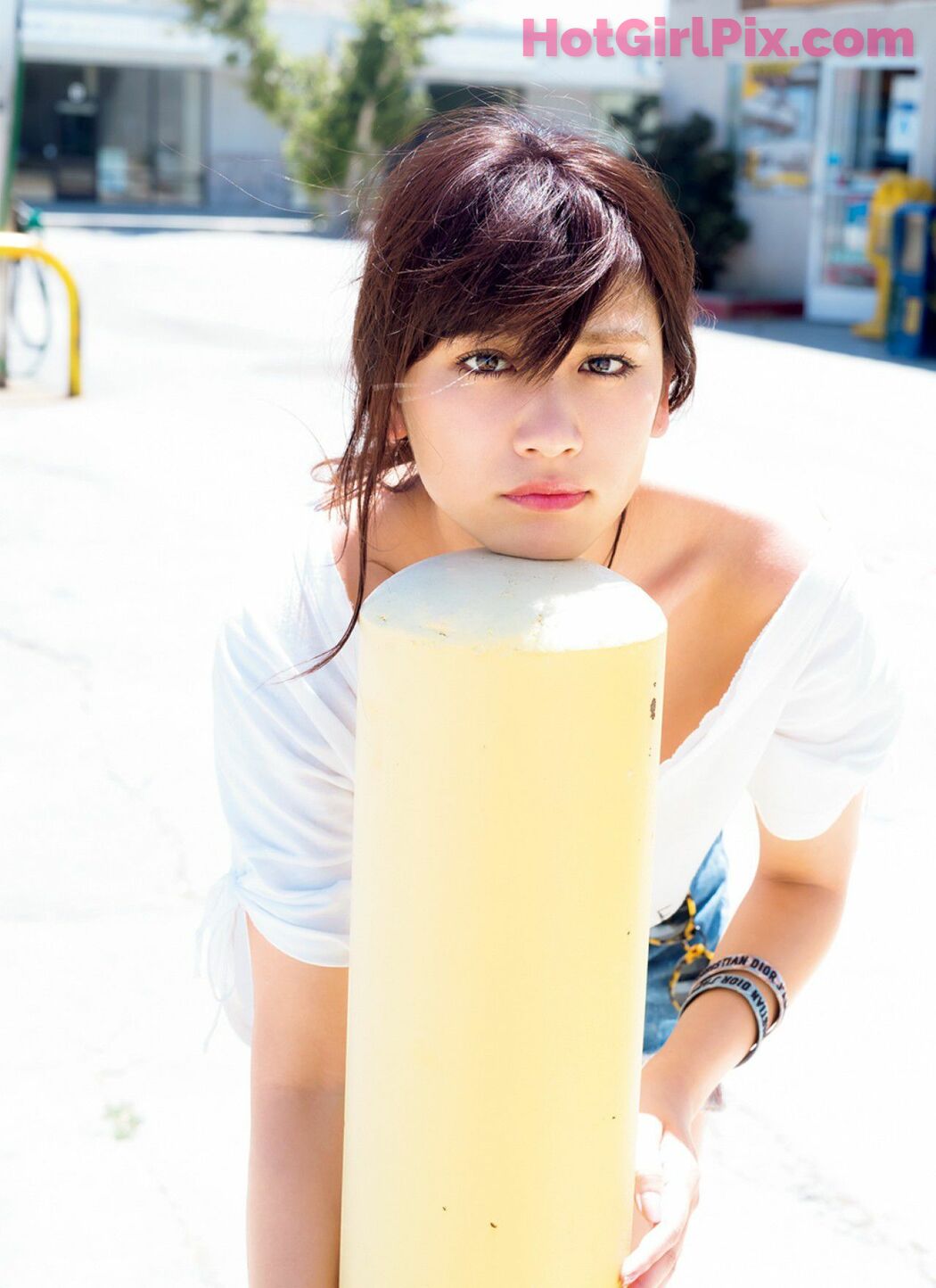 [FRIDAY] Ikumi Hisamatsu - "Overflowing from lingerie ♡ Beauty bust" Photo
