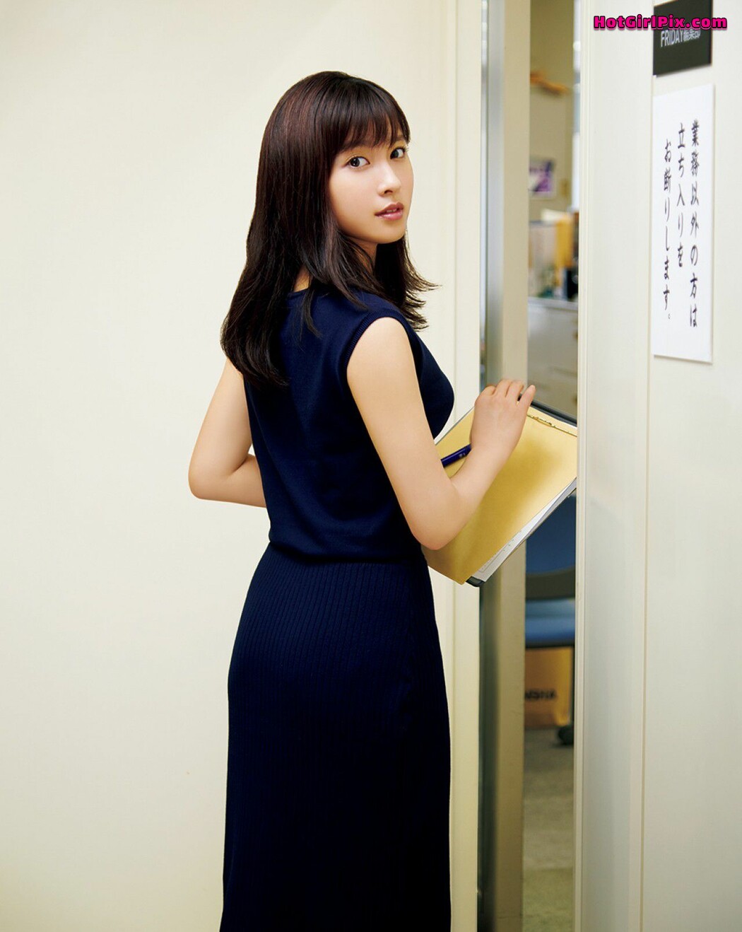 [FRIDAY] Tao Tsuchiya - "Sexy in the office" Photo