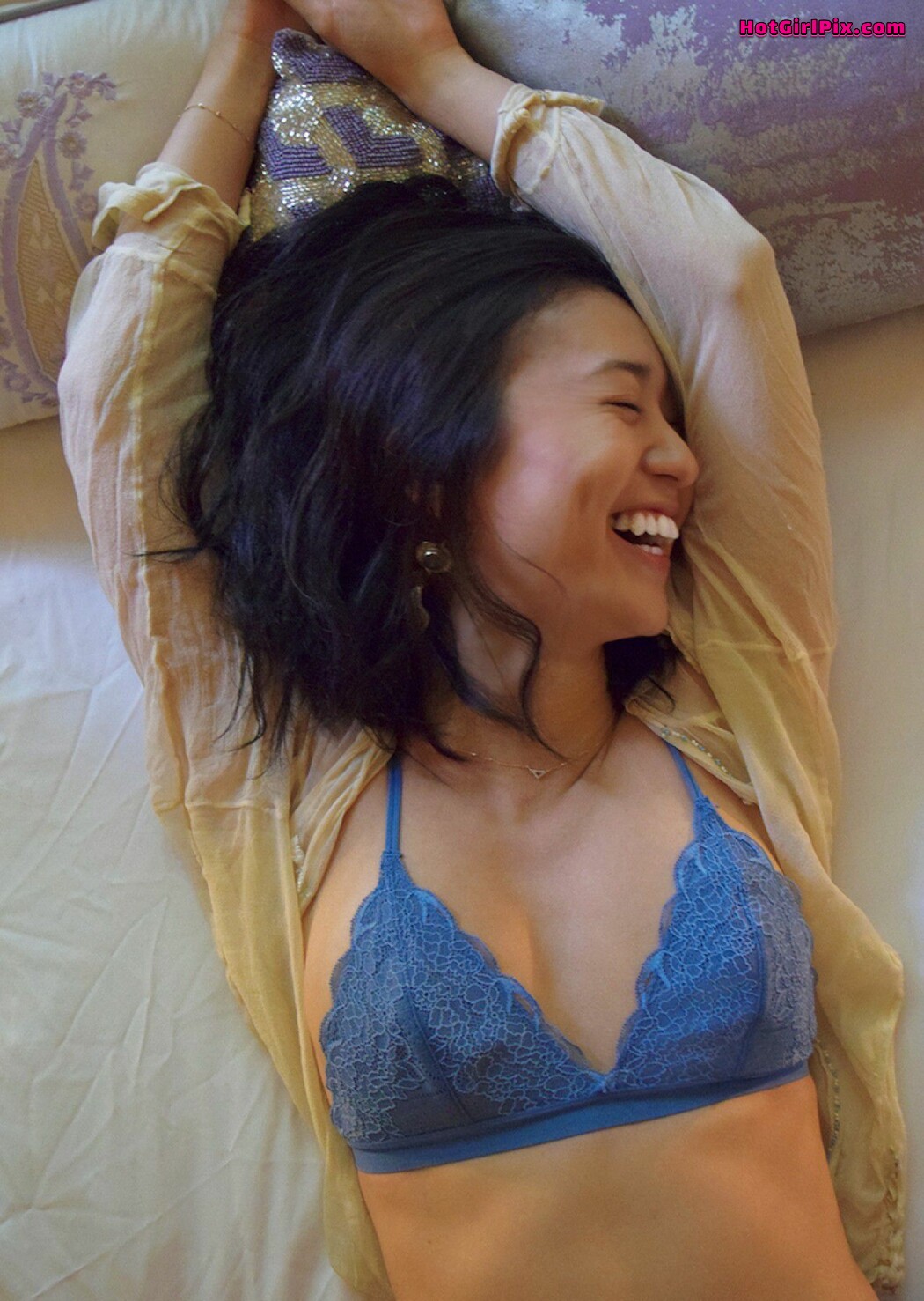 [FRIDAY] Yuko Oshima - "シークレットライフ" photo Cover Photo