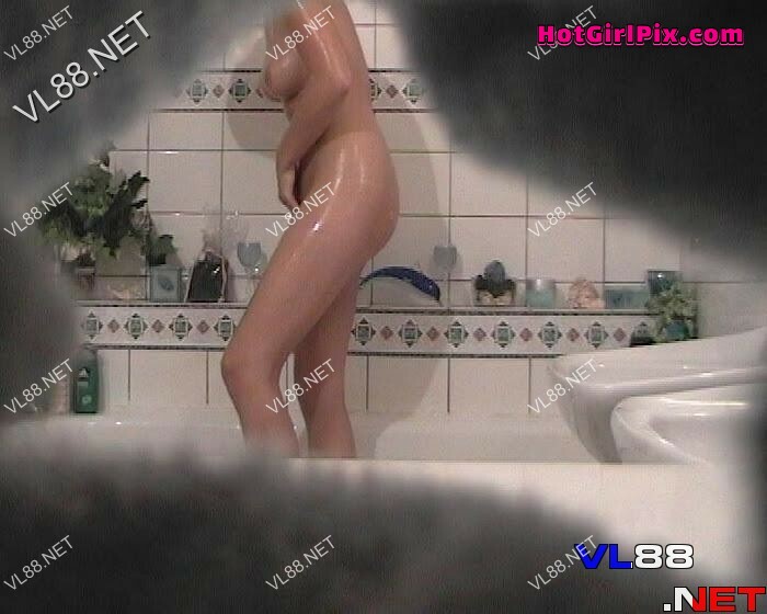 [Sneak Shots] Vol.002 - Girl taking shower
