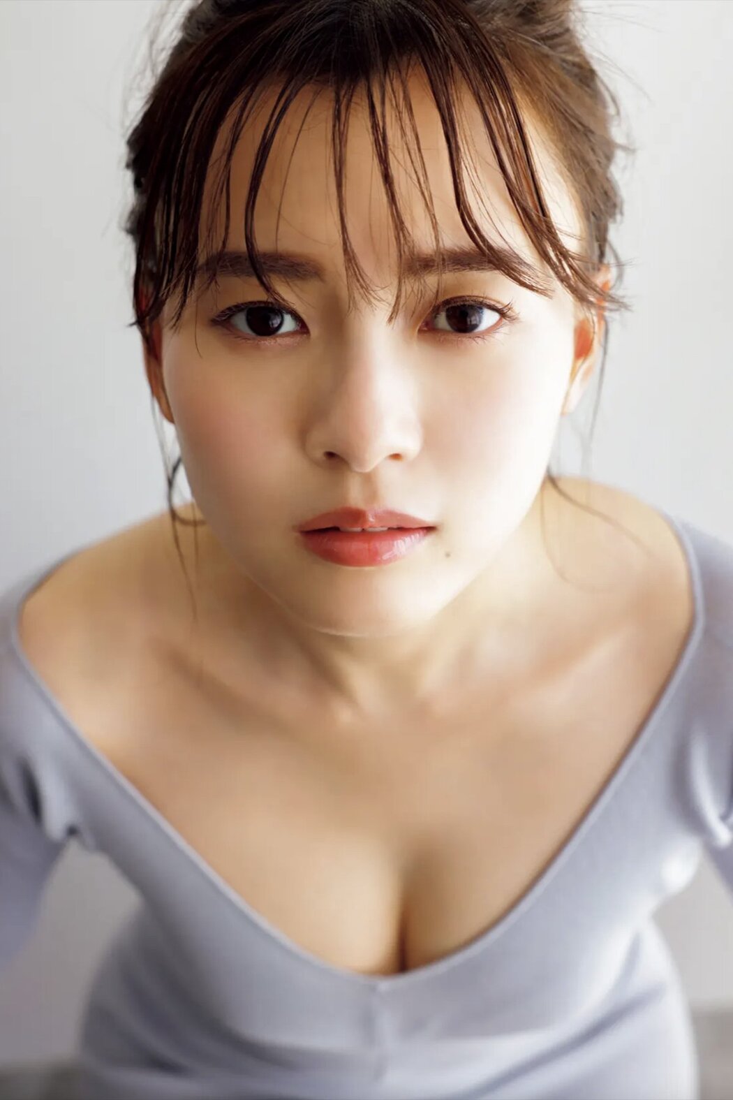 FRIDAY Yume Shinjo 新條由芽 – 24 Sai no shizuku 24歳の雫 2022-06-02 Cover Photo