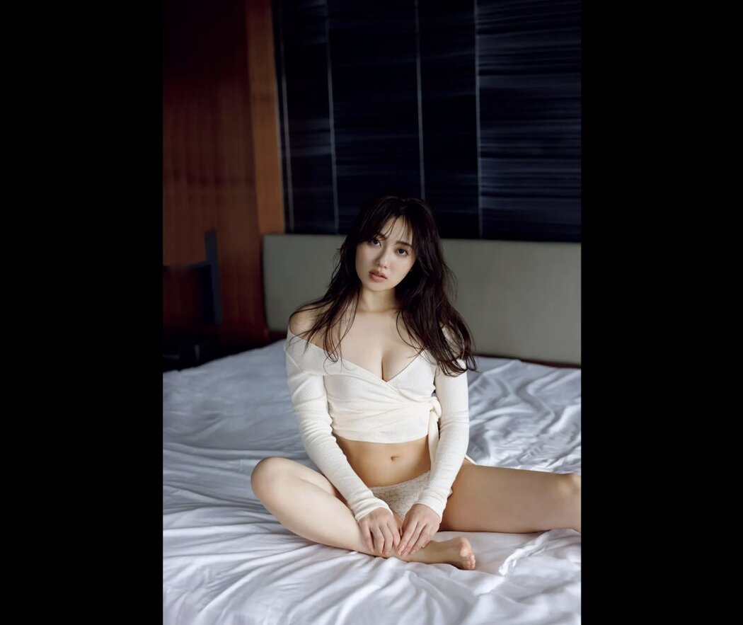 FRIDAY Digital Photobook Kazusa Okuyama 奥山かずさ – Secret meeting suite room 密会スイートルーム 2021-03-12