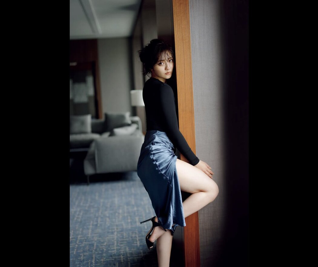 FRIDAY Digital Photobook Kazusa Okuyama 奥山かずさ – Secret meeting suite room 密会スイートルーム 2021-03-12