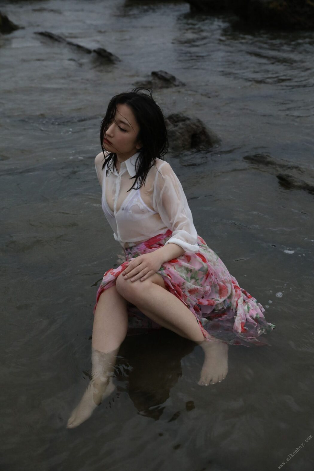 FRIDAY Digital Photobook Kaede Shimizu 清水楓 – emerge as.. MAX EDITION 2020-10-16