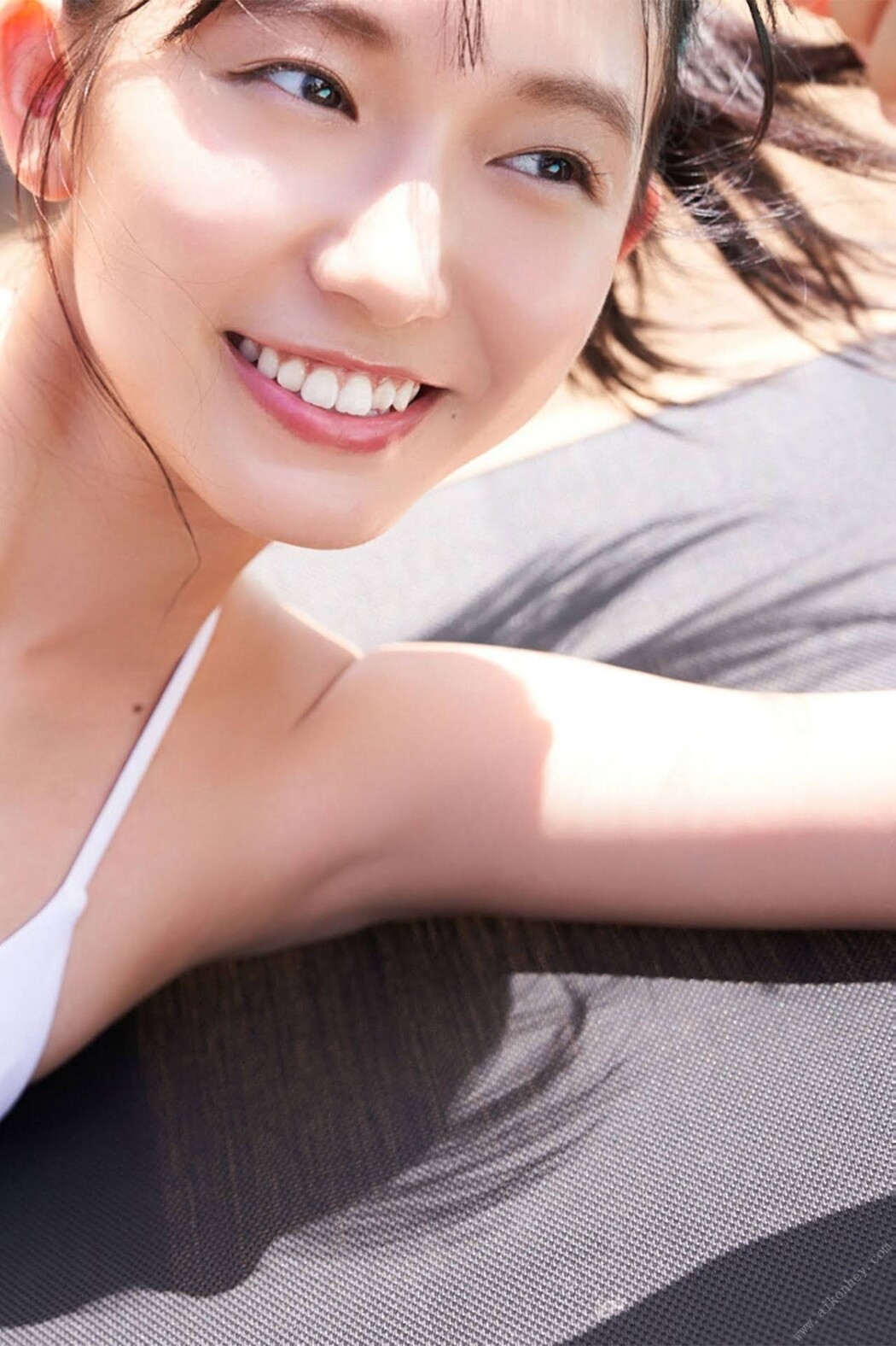 ZIP 岡お天気キャスター 志田音々現役女子大生の初ビキニ Vol.3 未公開 119 カット完全版 FRIDAY デジタル写真集 B
