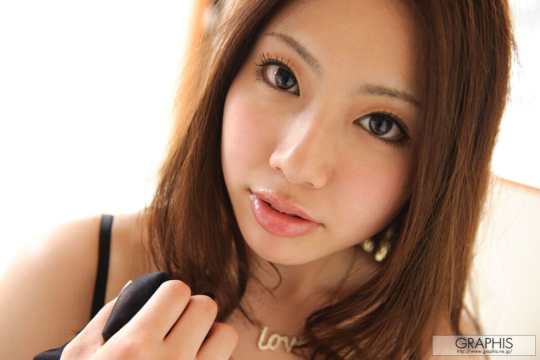 Graphis First Gravure – Maho Ichikawa 市川まほ