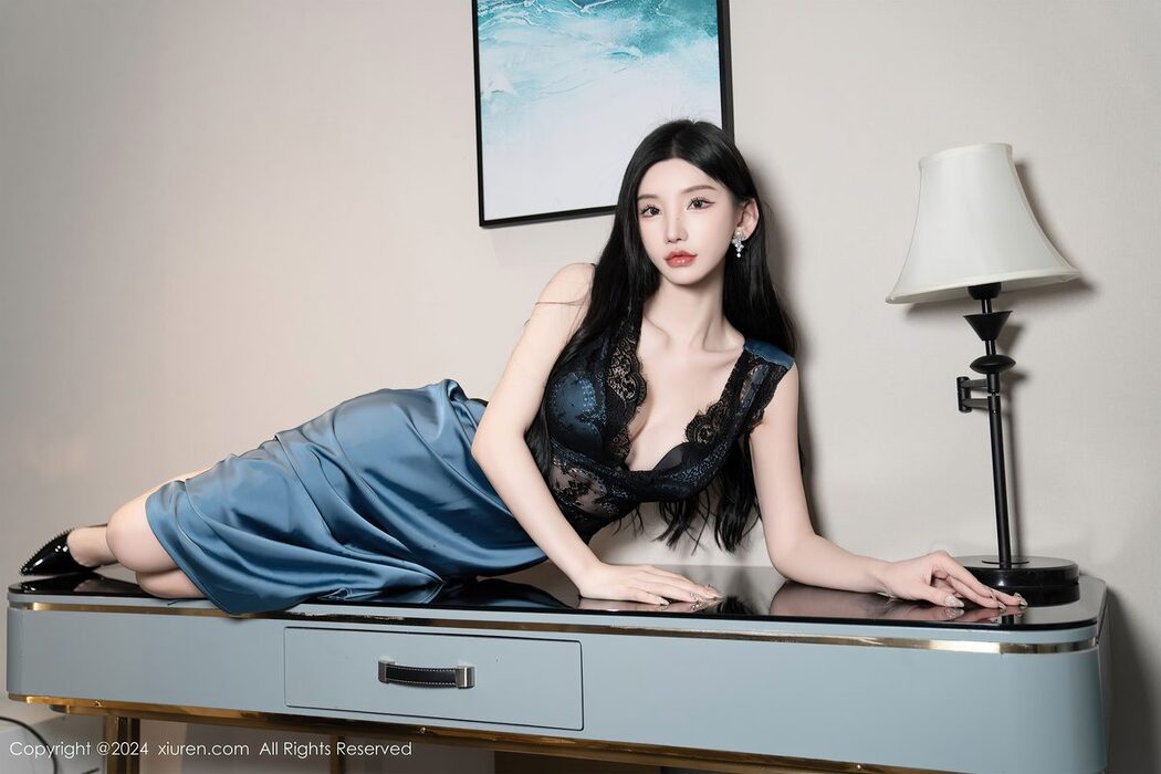 [XIUREN] No.8242 Zhou Yu Xi Sally