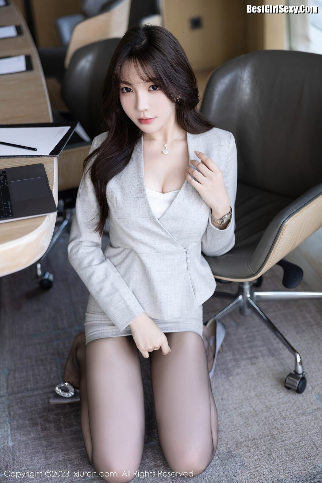 [XIUREN] No.7577 Xu Li Zhi Booty