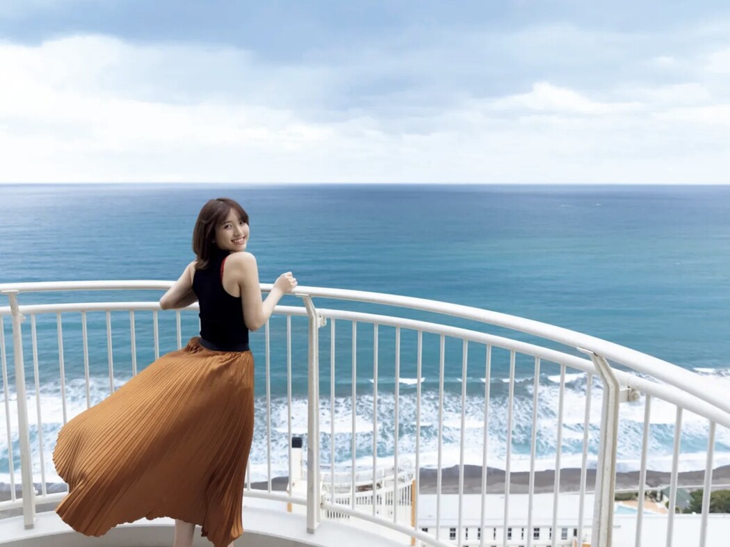 FRIDAYデジタル写真集 Nana Owada 大和田南那 – Just The Two Of Us In The Suite Room
