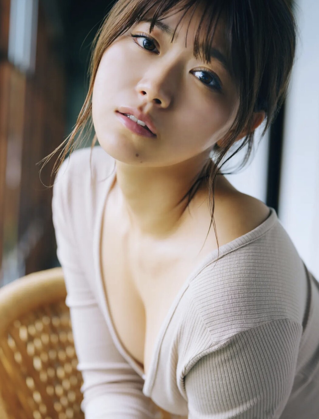 FRIDAYデジタル写真集 2023.02.14 Suzuran Yamauchi 山内鈴蘭 – Blooms Brilliantly