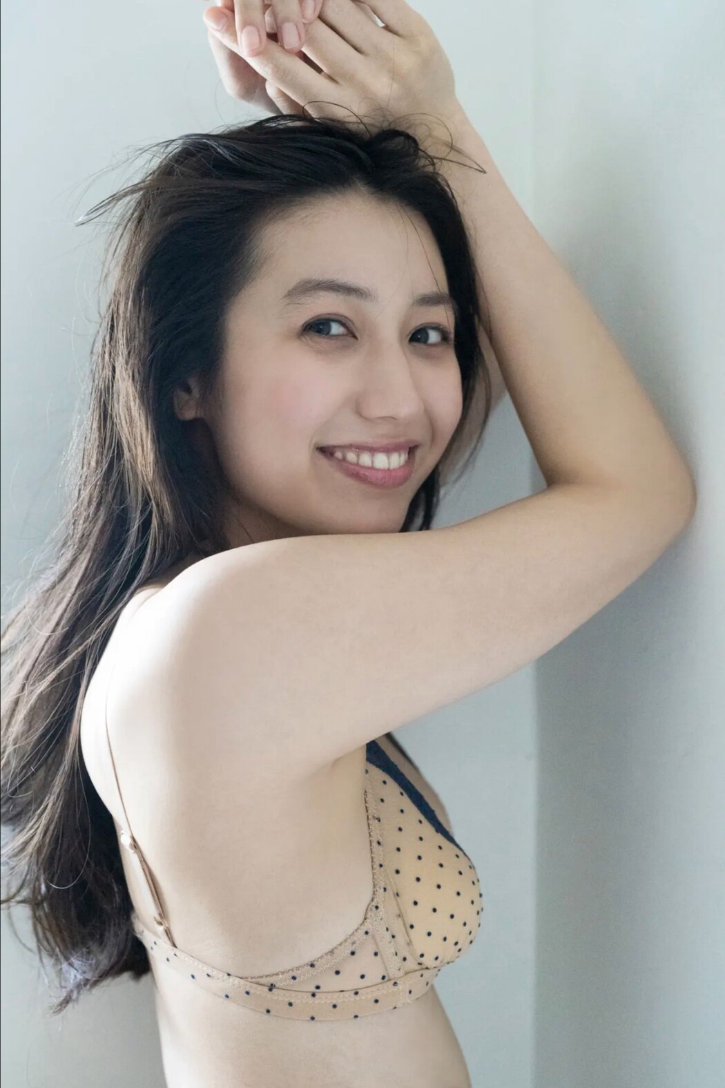 FRIDAYデジタル写真集 Airi Sato 佐藤あいり – Glossy Bare Skin Vol.1