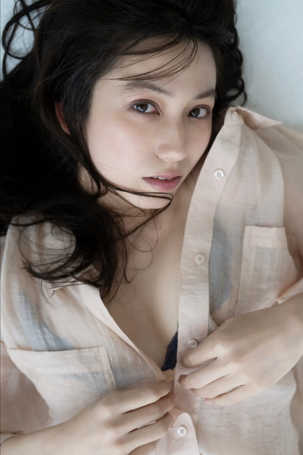 FRIDAYデジタル写真集 Airi Sato 佐藤あいり – Glossy Bare Skin Vol.1