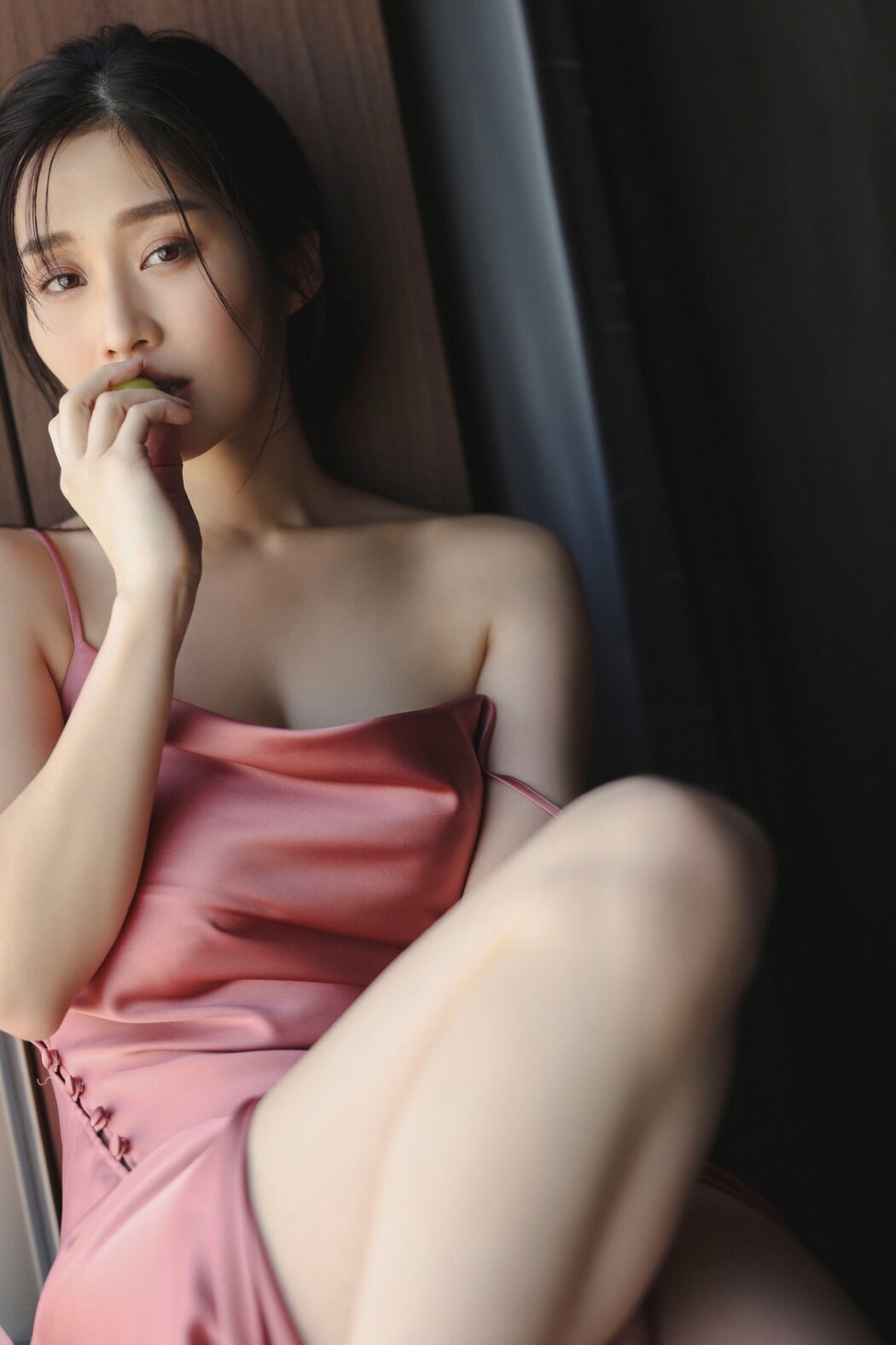 FRIDAY Digital Photobook 2023.02.10 Rin Takahashi 高橋凛 – In A Suite Room With An I-Cup Beauty Vol.2