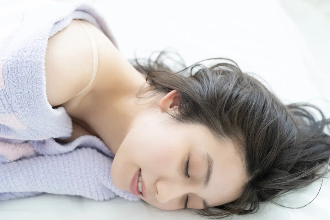 FRIDAYデジタル写真集 Airi Sato 佐藤あいり – Glossy Bare Skin Vol.1