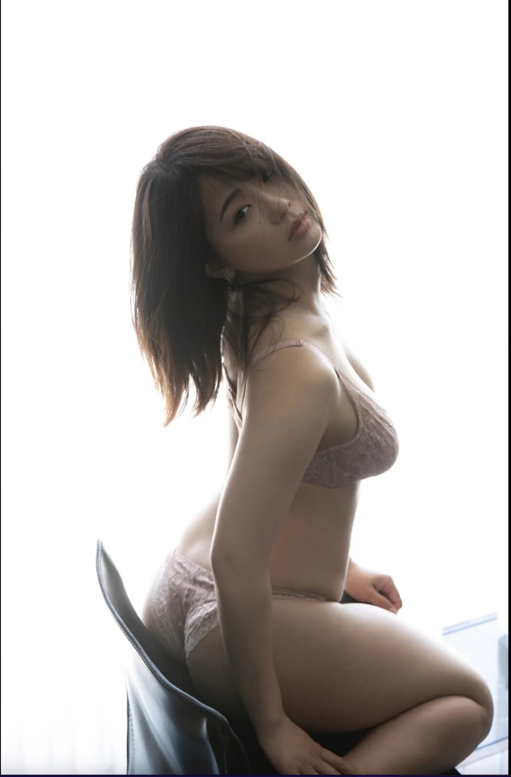 Photobook 平嶋夏海 甘い密会-ベッドの上で- FRIDAYデジタル写真集 No Wat