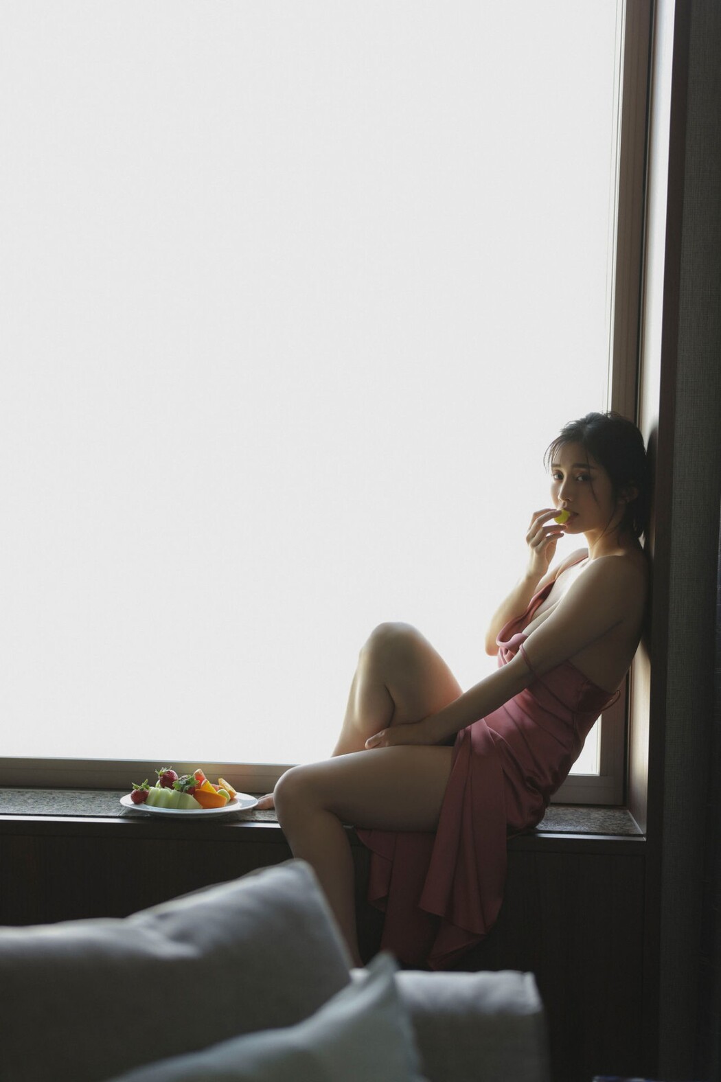 FRIDAY Digital Photobook 2023.02.10 Rin Takahashi 高橋凛 – In A Suite Room With An I-Cup Beauty Vol.1