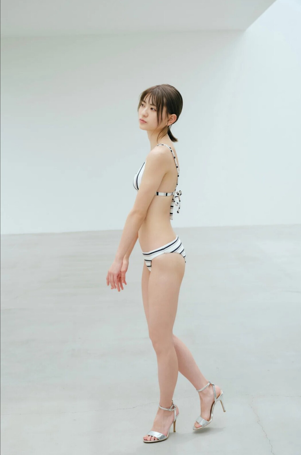 FRIDAYデジタル写真集 Minami Yamada 山田南実 – Because I Am Already An Adult