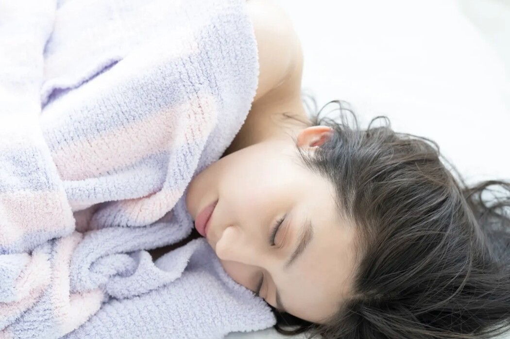 FRIDAYデジタル写真集 Airi Sato 佐藤あいり – Glossy Bare Skin Vol.1