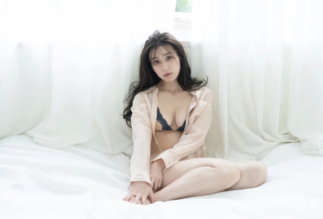 FRIDAYデジタル写真集 Airi Sato 佐藤あいり – Glossy Bare Skin Vol.1