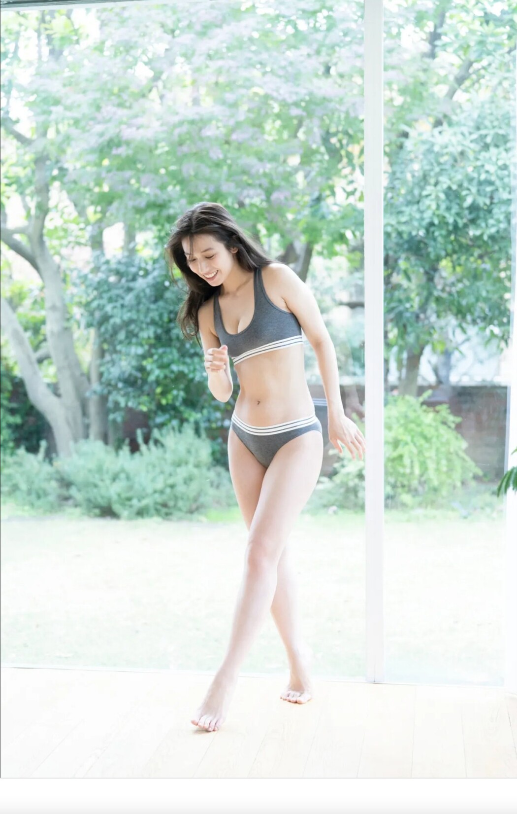 FRIDAYデジタル写真集 Airi Sato 佐藤あいり – Glossy Bare Skin Vol.1