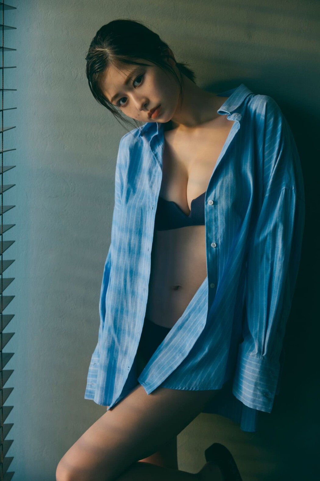 FRIDAY 2023.02.09 Yuzuha Saeki 冴木柚葉 – Monthly Girl 021