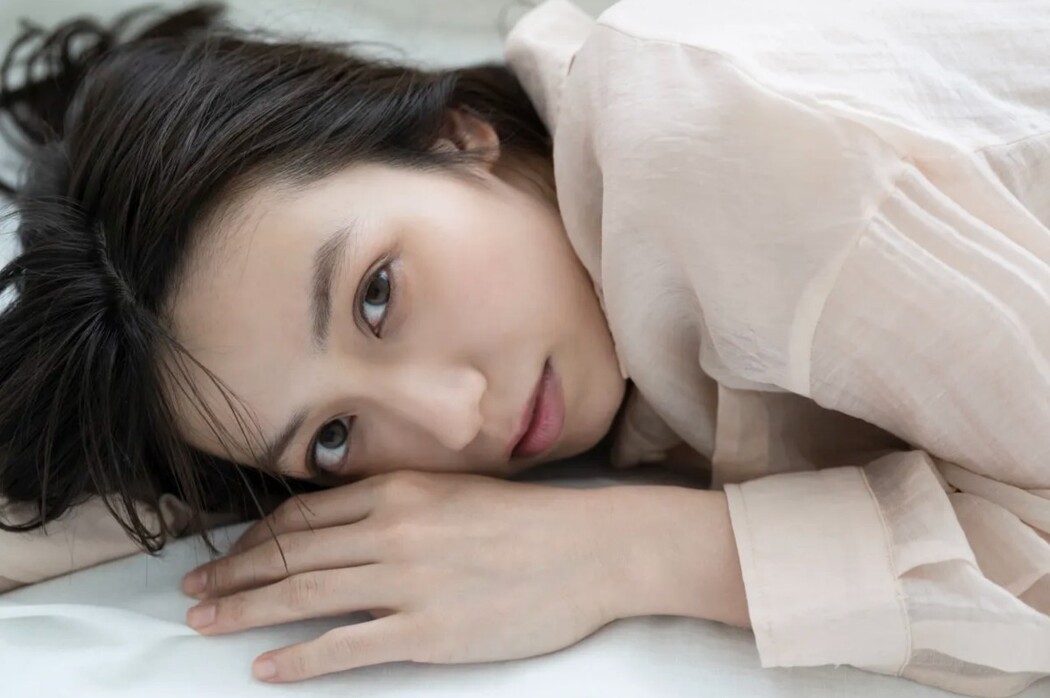 FRIDAYデジタル写真集 Airi Sato 佐藤あいり – Glossy Bare Skin Vol.1