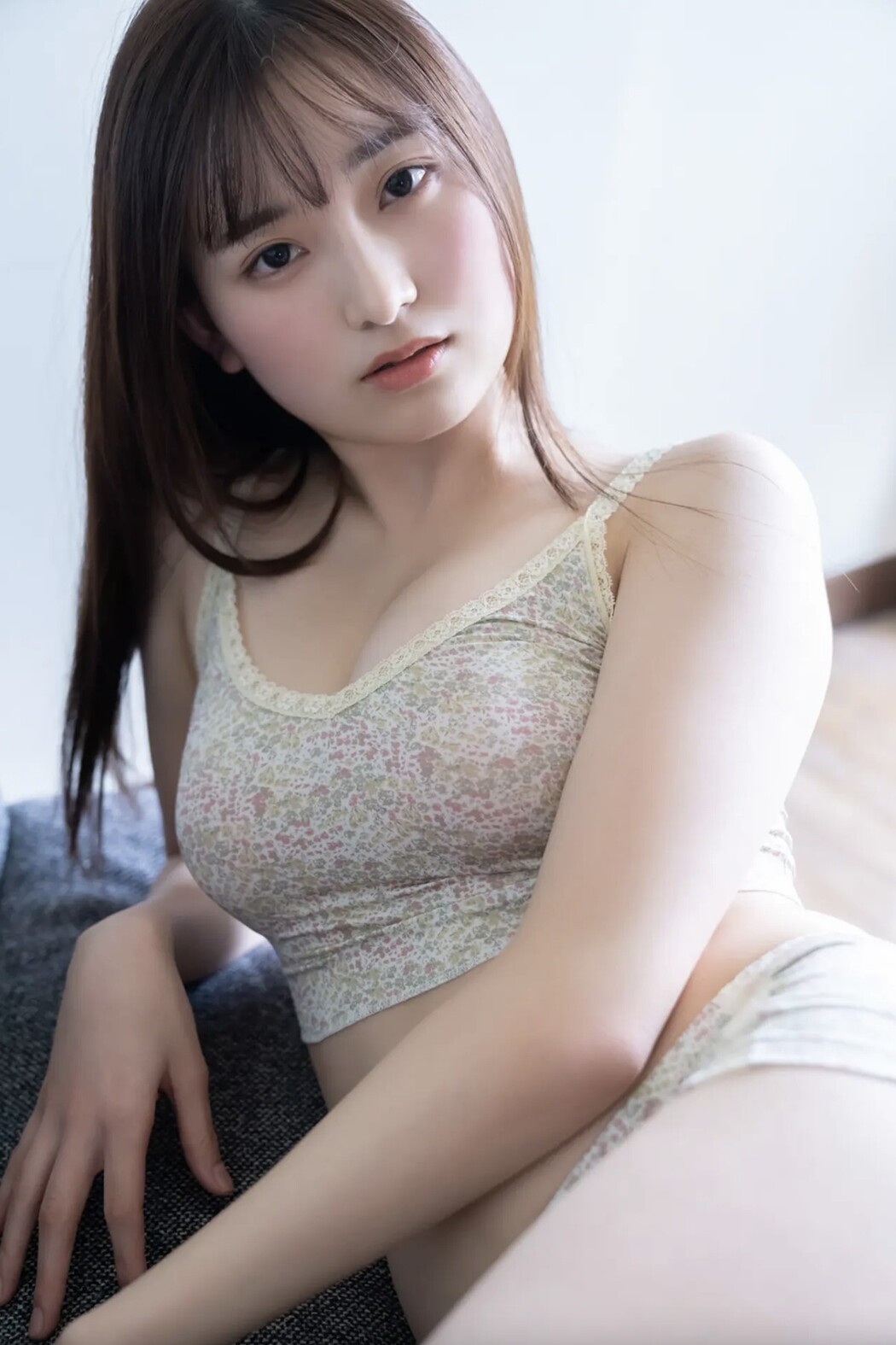 FRIDAY 2023.02.02 Airi Saito 斎藤愛莉 – Make My Heart Pound Cover Photo