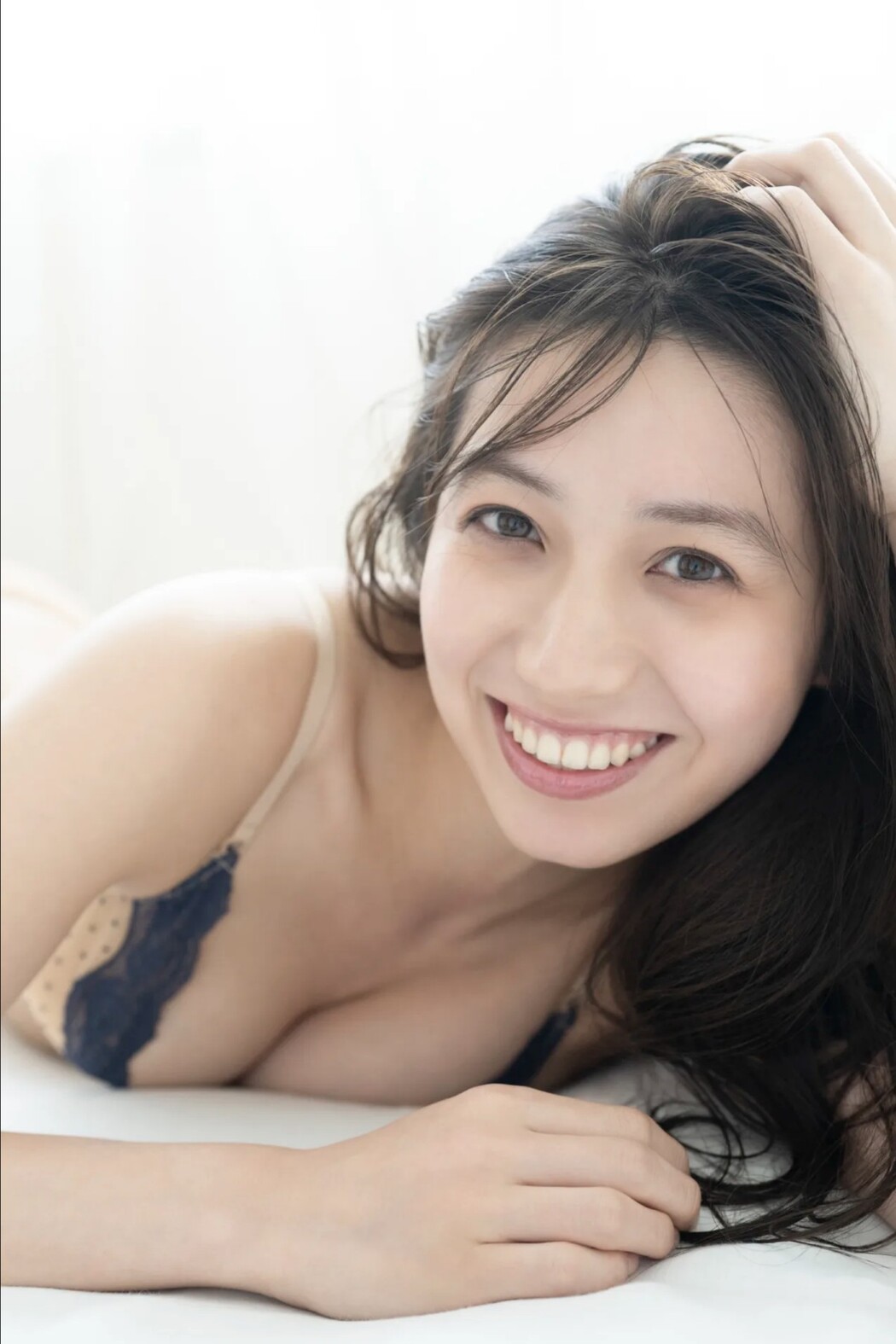 FRIDAYデジタル写真集 Airi Sato 佐藤あいり – Glossy Bare Skin Vol.1