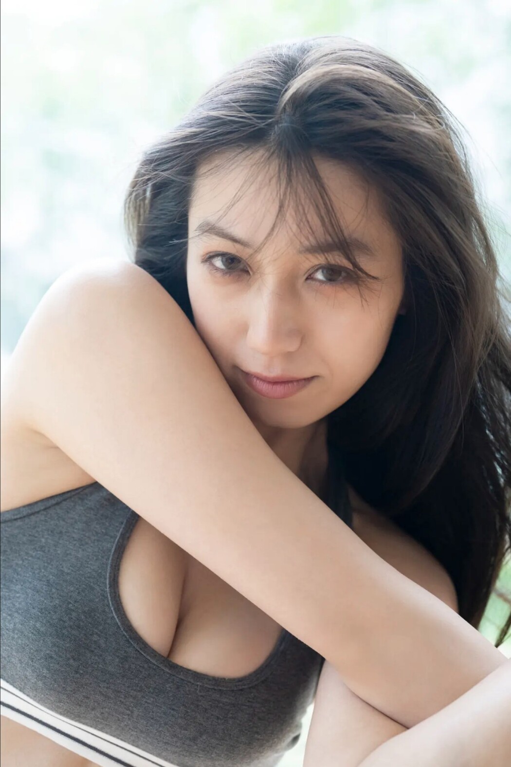FRIDAYデジタル写真集 Airi Sato 佐藤あいり – Glossy Bare Skin Vol.1